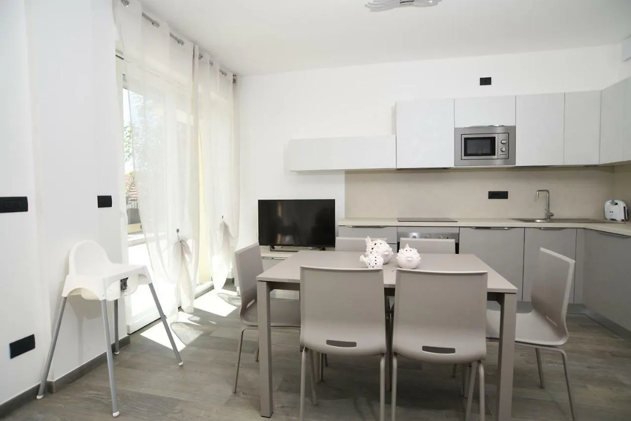 Poggio Fiorito Apartments アラッシオ イタリア