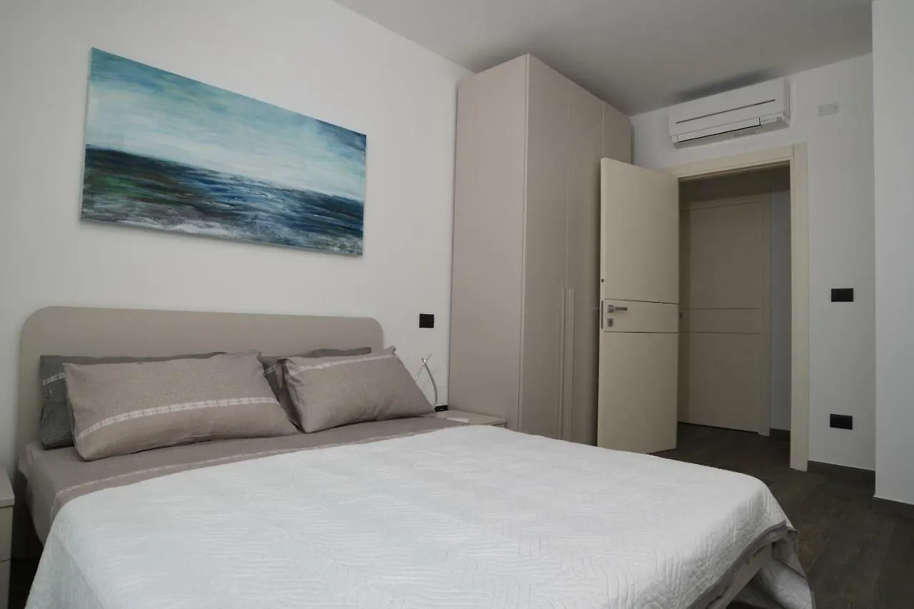 Poggio Fiorito Apartments アラッシオ 0*,  イタリア