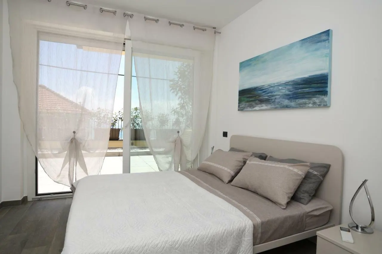 Poggio Fiorito Apartments アラッシオ 0*,