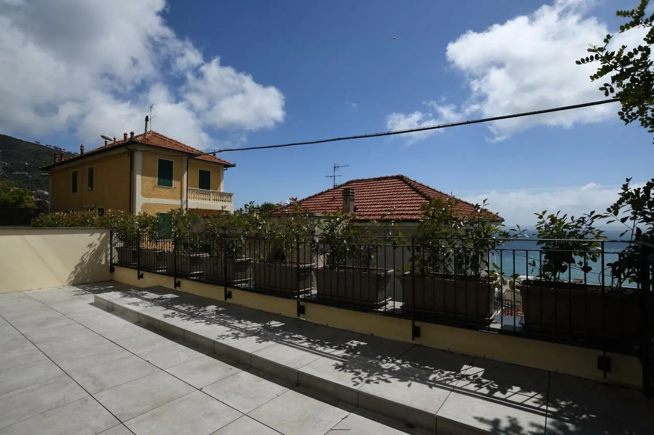 Poggio Fiorito Apartments アラッシオ