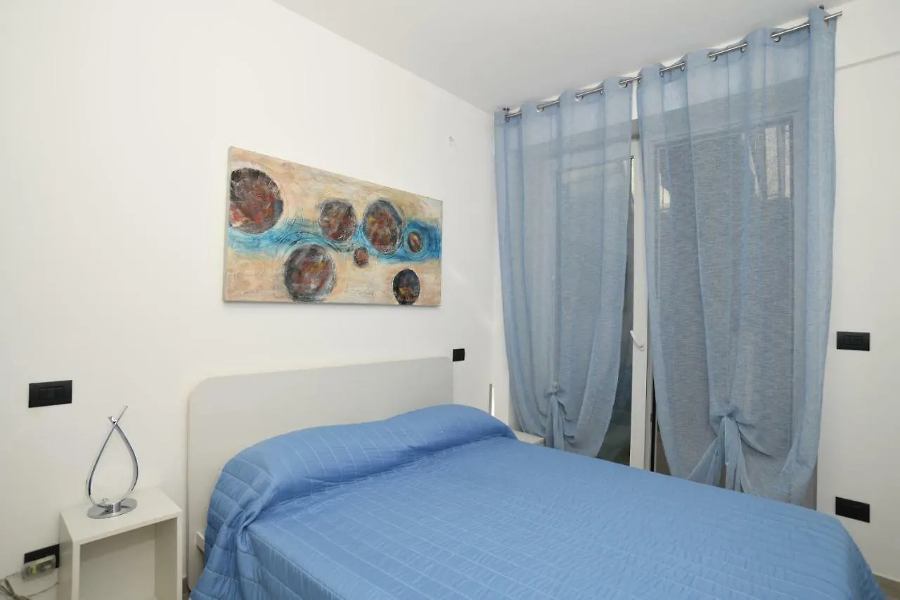 Poggio Fiorito Apartments アラッシオ 0*,  イタリア