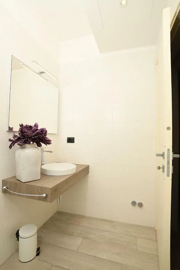 Poggio Fiorito Apartments アラッシオ