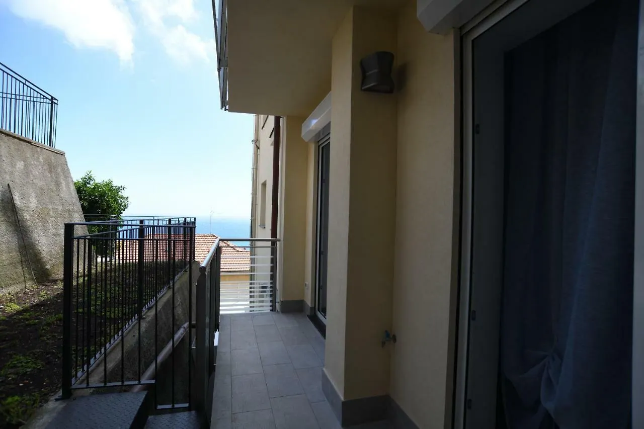 Poggio Fiorito Apartments アラッシオ