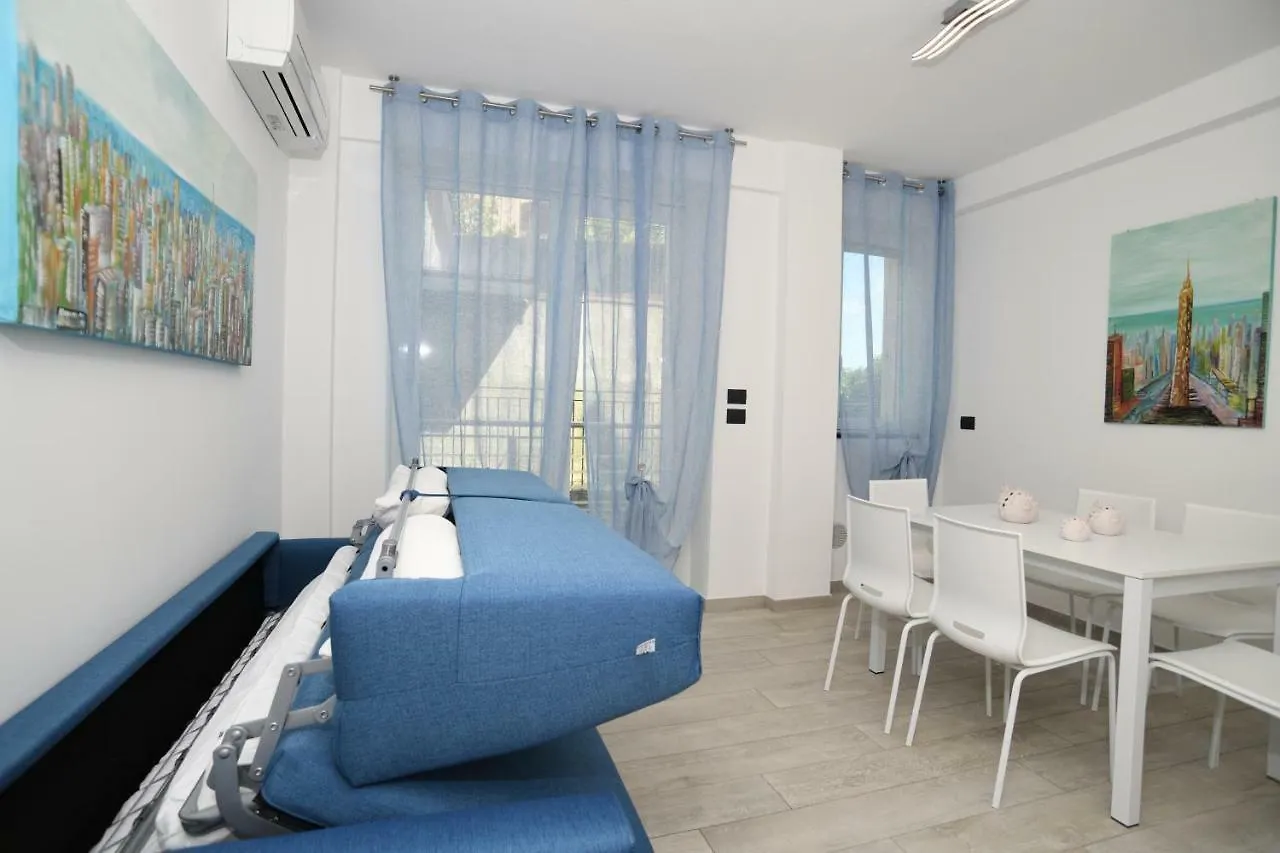 Poggio Fiorito Apartments アラッシオ 0*,  イタリア